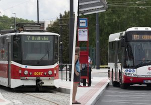 Česko daruje Ukrajině tramvaje a autobusy. V tamních městech jezdí české modely už od 70. let.