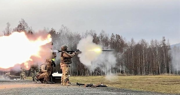 Ukrajinští vojáci už cvičí v Česku. „Aby efektivně bránili své území a suverenitu,“ vzkazuje armáda