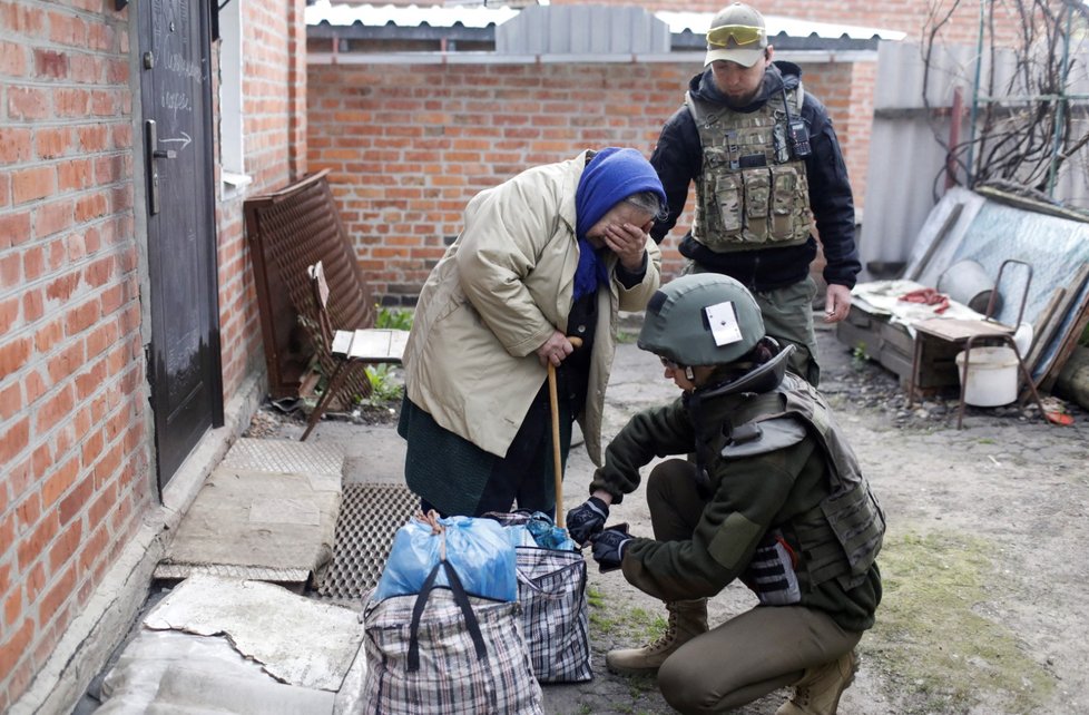 Evakuace lidí z okupovaného Charkova (2. 5. 2022)