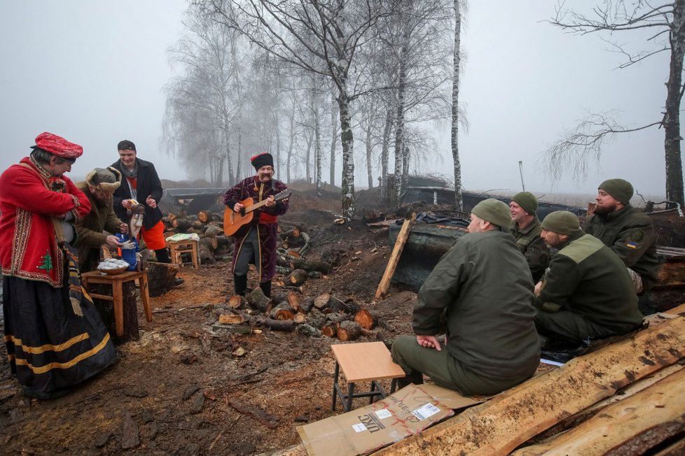 Ukrajinští vojáci slaví Vánoce v Charkově. (25. 12. 2022)