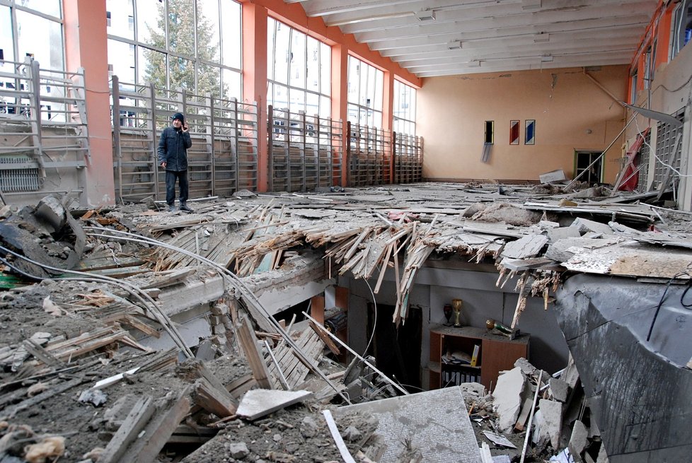Zdemolované sportovní centrum v Charkově.