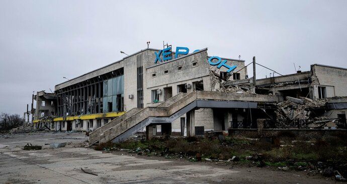ONLINE: Rusové při úderu na Cherson zasáhli nemocnici. A Putin znovu hrozí jadernými zbraněmi