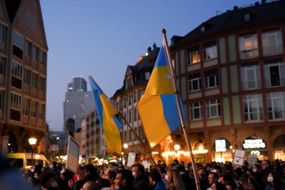 Demonstrace v německém Frankfurtu na podporu Ukrajiny (4. 3. 2022)