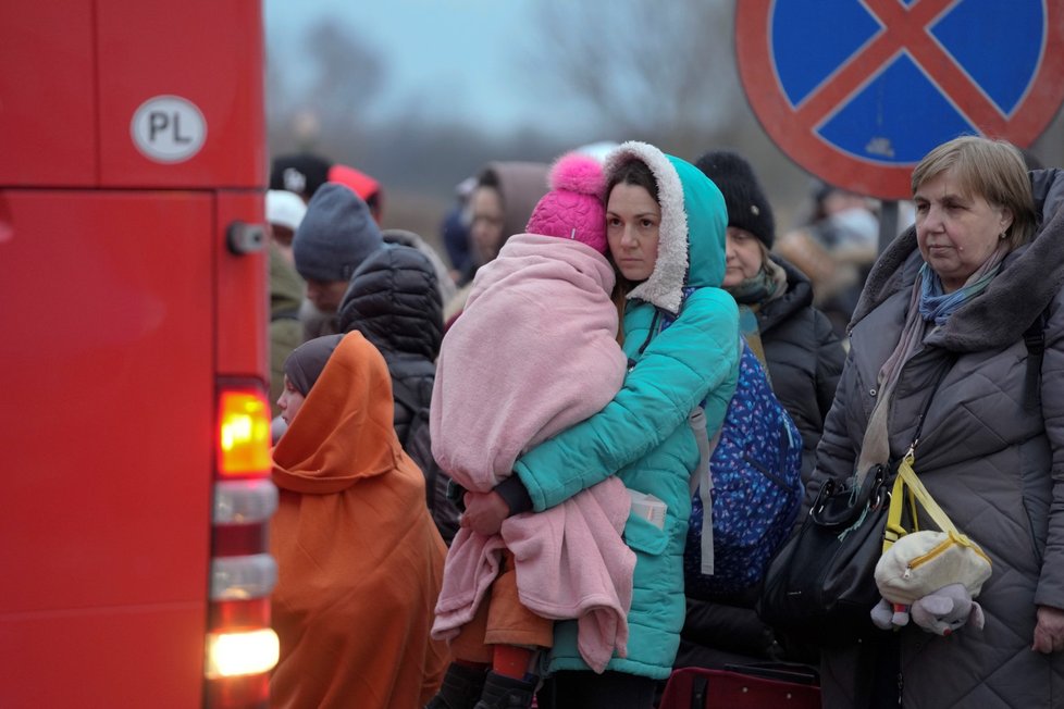 Děti během války na Ukrajině: Některé jsou nemocné, jiné na útěku.