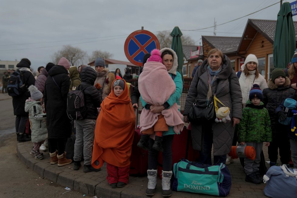 Děti během války na Ukrajině: Některé jsou nemocné, jiné na útěku.