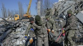 Smrtící ruský útok na kasárna u Mykolajivu