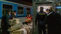 Také České dráhy vypravily z Bohumína dva humanitární vlaky určené pro uprchlíky z Ukrajiny. Spoje s celkovou kapacitou 1400 míst míří do polského města Přemyšl na polsko-ukrajinském pomezí. Také České dráhy vypravily z Bohumína dva humanitární vlaky určené pro uprchlíky z Ukrajiny. Spoje s celkovou kapacitou 1400 míst míří do polského města Přemyšl na polsko-ukrajinském pomezí.