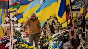 Ukrajinci se v Charkově loučí s oběťmi války. Vybudovali nové památeční místo