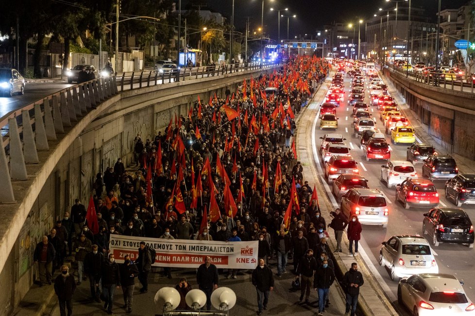 Protest proti ruské invazi v Aténách.