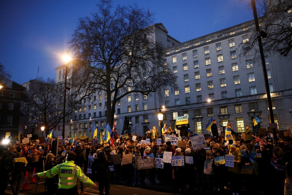 Demonstrace proti válce v Londýně.