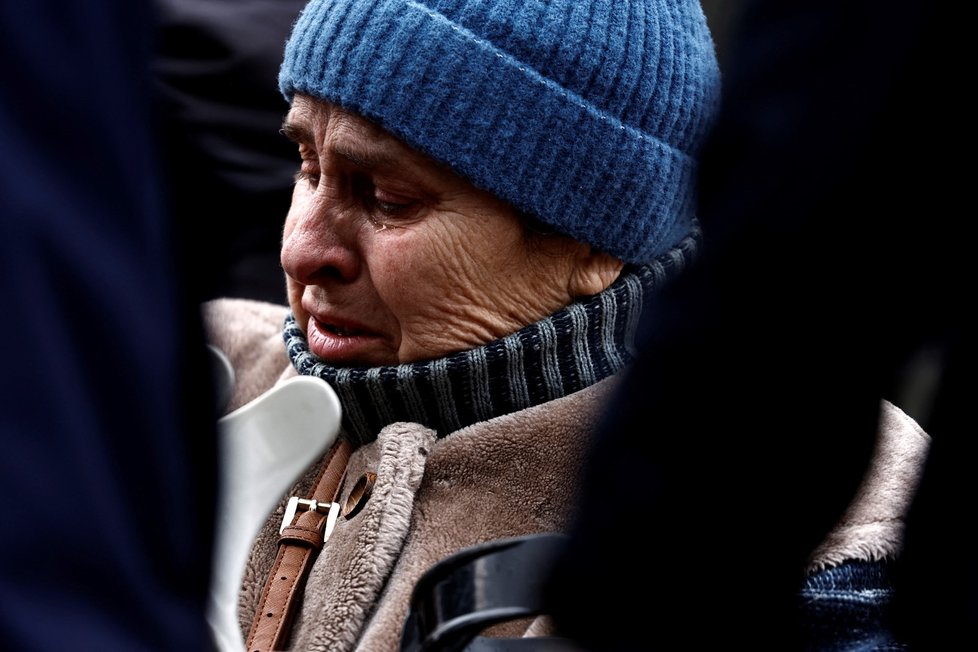 Vera (67) po evakuaci z Irpini nedokázala zadržet slzy.