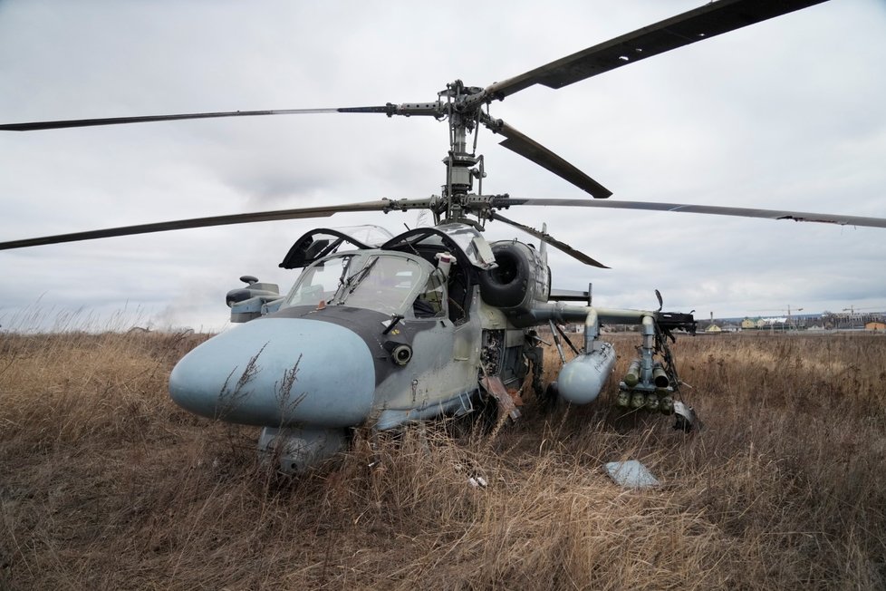 Poničený Ka-52 během války na Ukrajině.