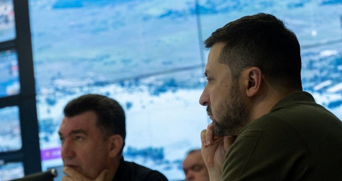 Volodymyr Zelenskyj se v Kyjevě účastnil mimořádné schůze kvůli zničení přehrady Kachovka. (6. 6. 2023)