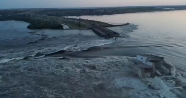 Exploze Kachovky přehledně: Tohle všechno Rusové odpálením přehrady způsobili