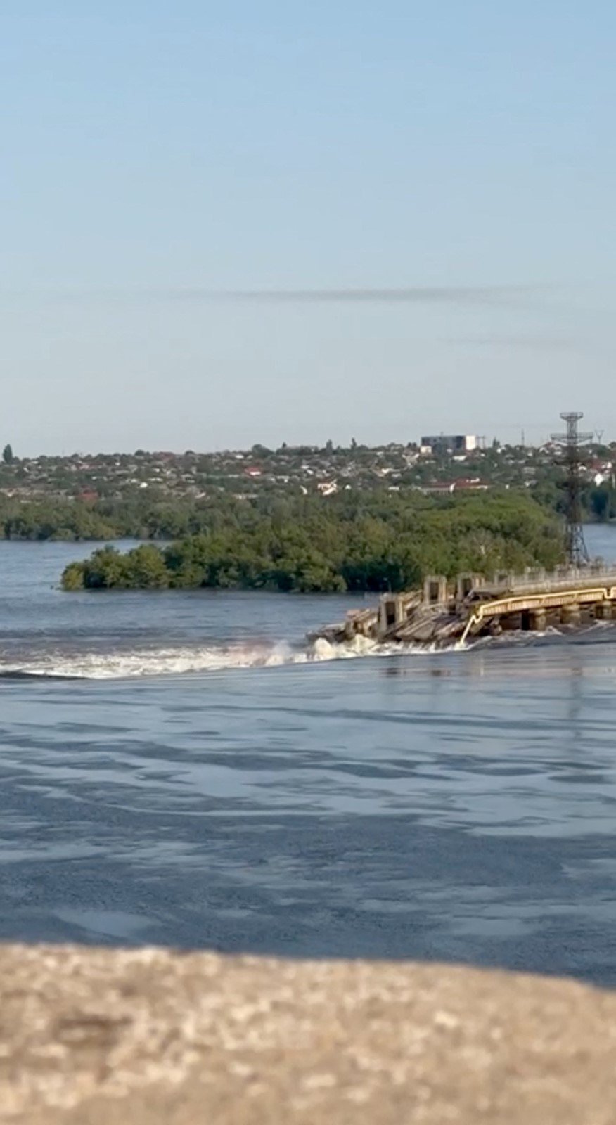 Poškozená Kachovská přehrada (6. 6. 2023)