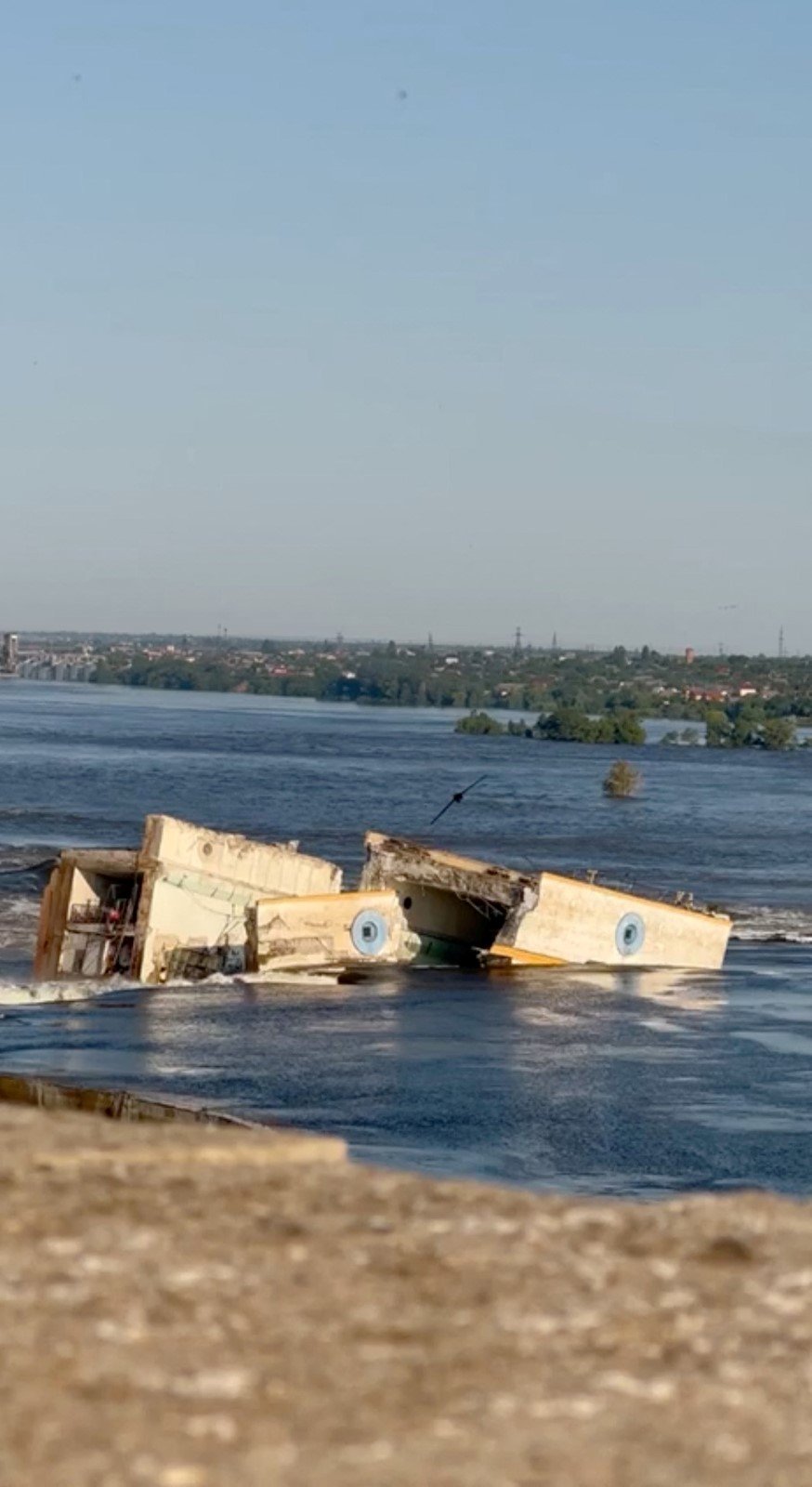 Poškozená Kachovská přehrada.  (6. 6. 2023)