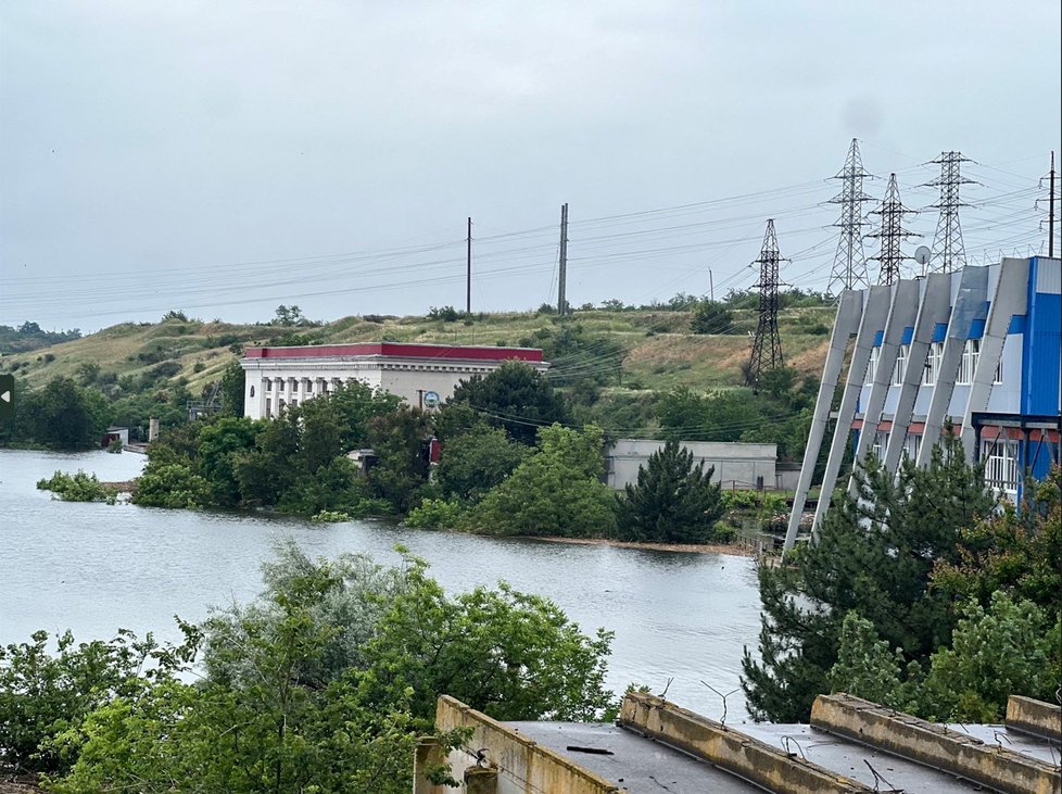 Pohled na mykolajivskou vodní stanici po zničení Kachovské nádrže (11. 6. 2023)