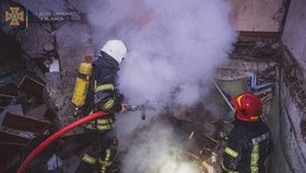 Po ostřelování Kyjeva začala hořet další budova. (17. 3. 2022)