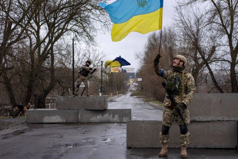 Nové snímky z válečné Ukrajiny - vojáci bránící Kyjev.