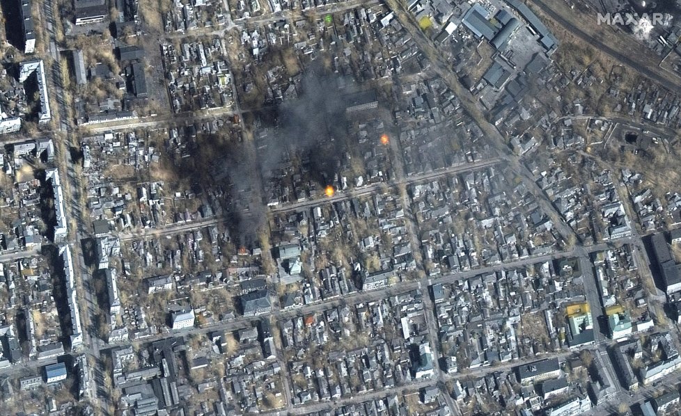 Satelitní snímek bombardovaného města Mariupol.