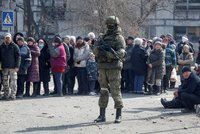 Pomoc pro Mariupol: Konvoj 54 autobusů měl vysvobodit civilisty, evakuace ale selhala