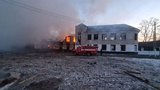 Rusové útočili na školu a kulturní dům: V Merefě zemřely desítky lidí, další jsou v troskách