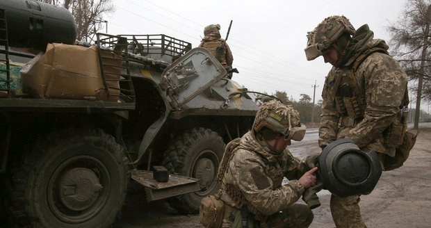 Řízená protitanková střela NLAW se Ukrajincům osvědčila: Jak funguje a k čemu se hodí?