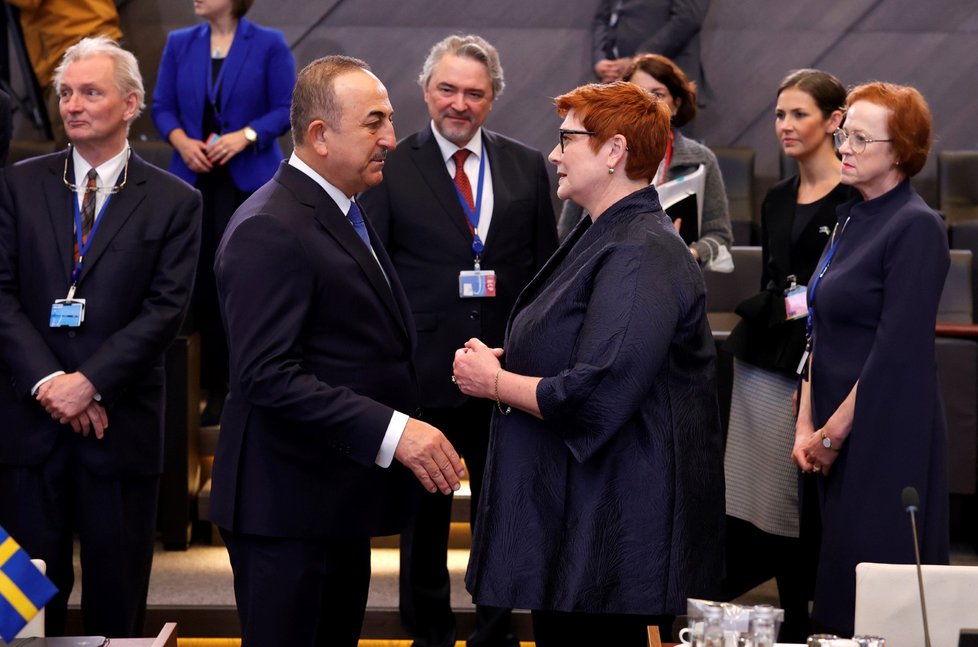 Schůzka ministrů zahraničí NATO 7. 4. 2022: Mevlut Cavusoglu (Turecko) a Marise Payneová (Austrálie)