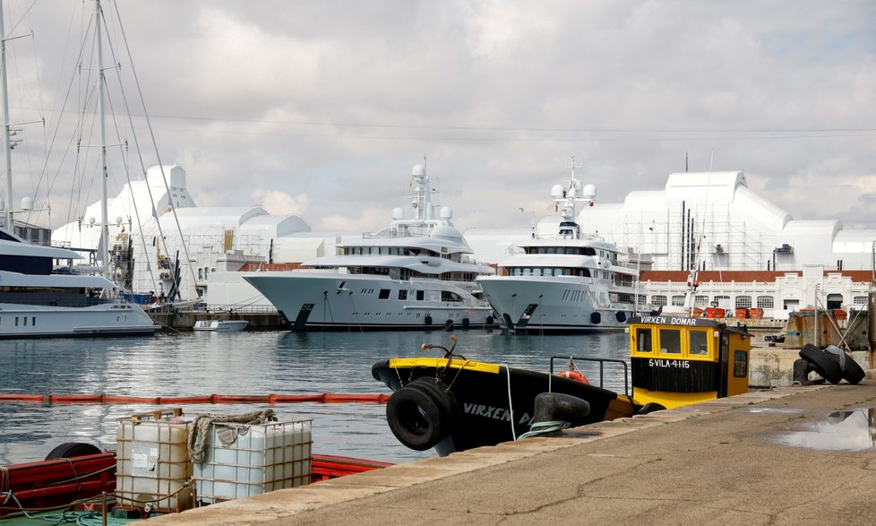 Španělsko zabavilo jachtu šéfovi ruského zbrojařského koncernu Rostěch Sergeji Čemezovi.