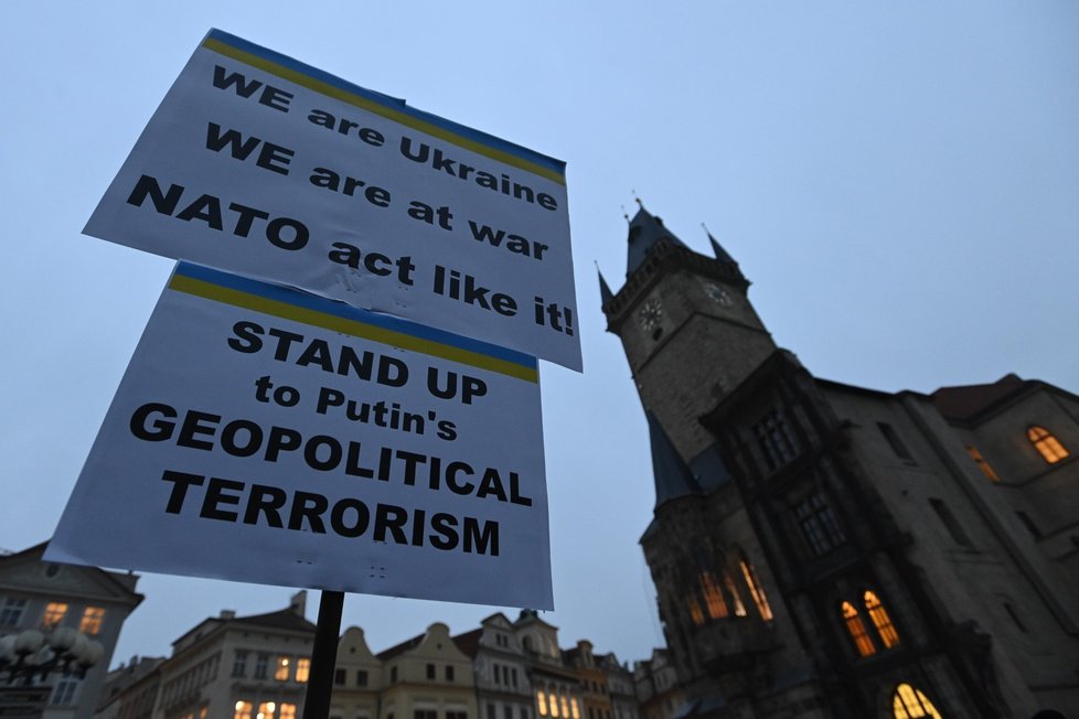 Několik stovek demonstrantů žádalo v centru Prahy o výraznější pomoc Ukrajině. (15. 3. 2022)