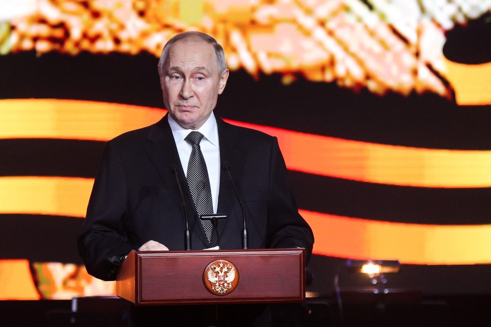 Putin při výročí bitvy u Stalingradu. (2. 2. 2023)