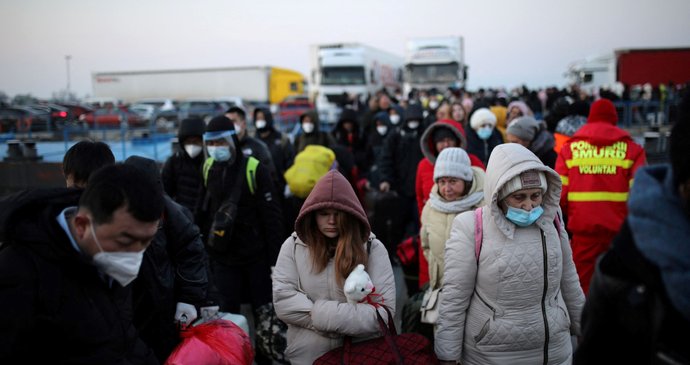 Třetí pokus o klid zbraní: Koridory směrují uprchlíky jen do Ruska a Běloruska. Nemorální, zuří Ukrajina