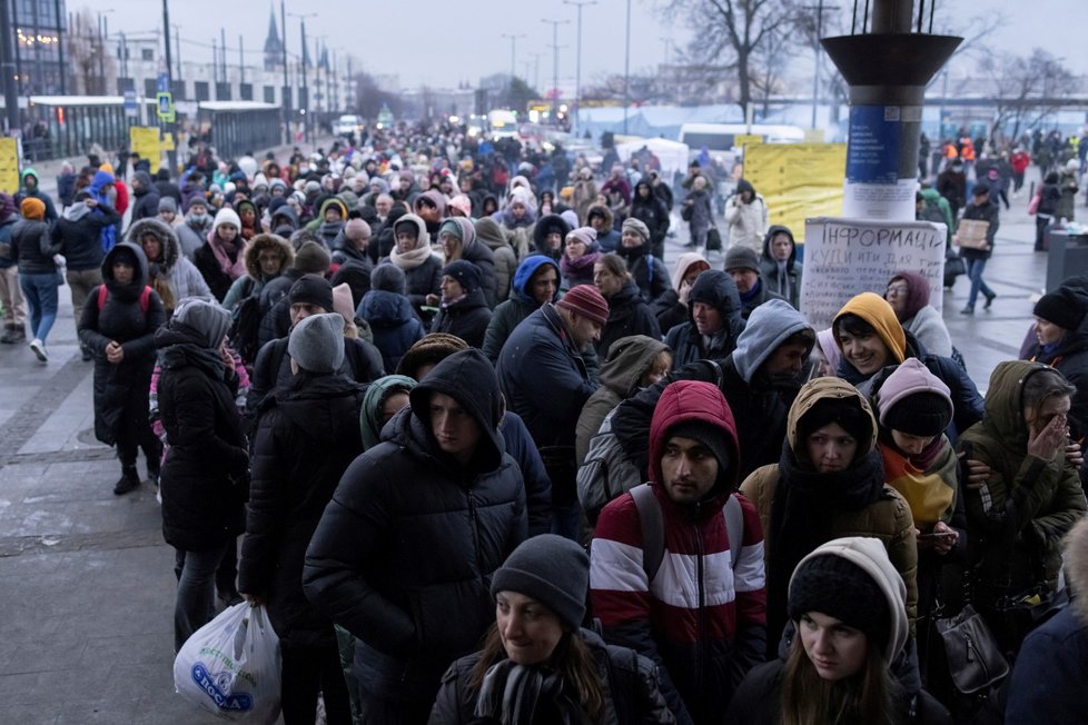 Lidé utíkají z Ukrajiny.