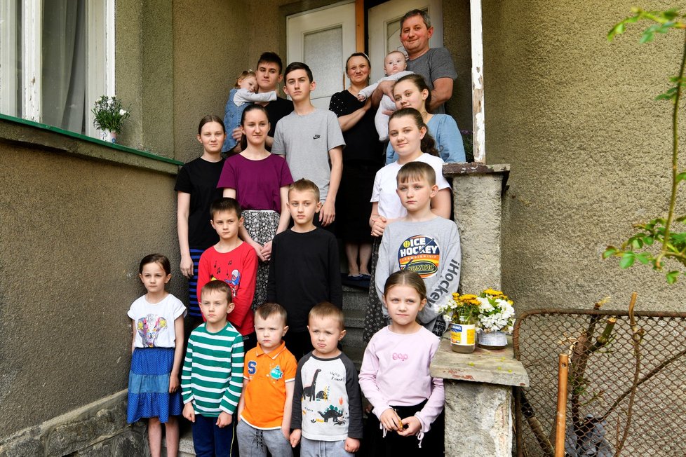 V Dobřanech u Plzně našla dočasně útočiště rodina ukrajinských válečných uprchlíků se 16 dětmi. Snímek (3. 5. 2022)