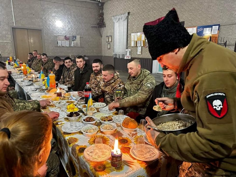 Vánoční večeře ukrajinských vojáků (25. 12. 2022)
