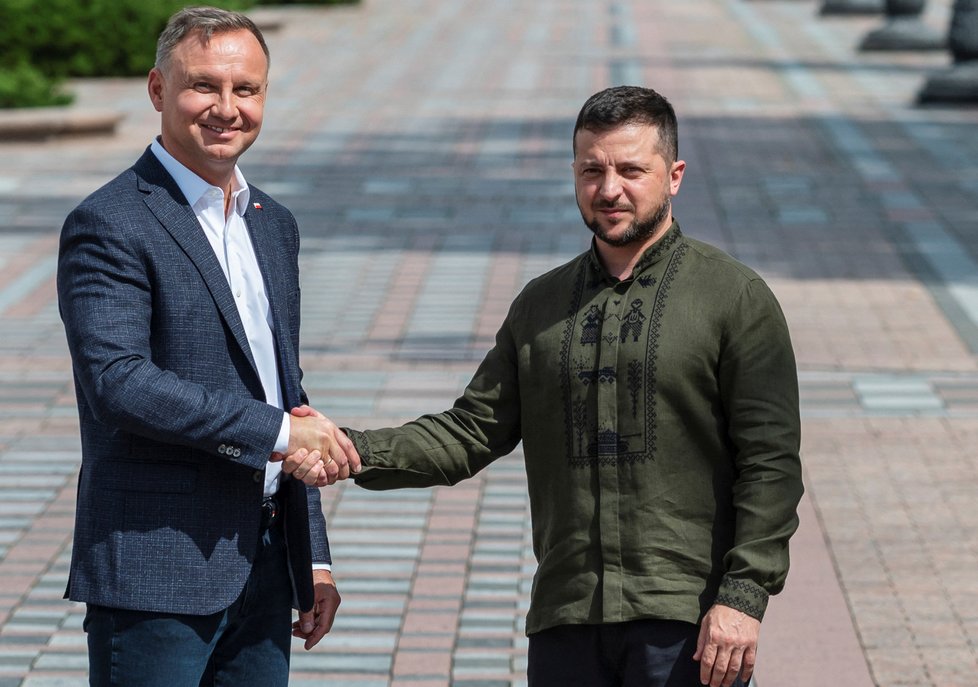 Ukrajinský prezident Volodymyr Zelenskyj s polským prezidentem Andrzejem Dudou. Duda přijel do Kyjeva.