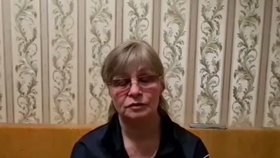 Elena Golovenska se na videu omluvila za svého syna.