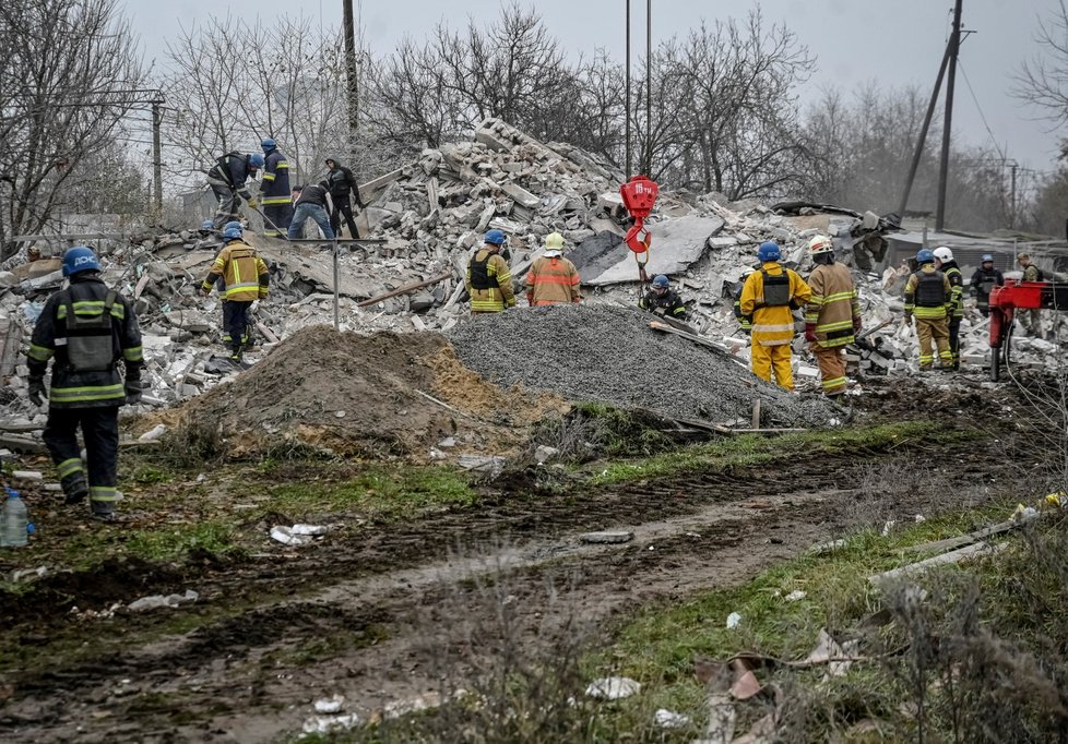 Střela zasáhla obytné domy v Záporoží (17.11.2022).