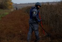 Pátrací tým hledal pohřešované Ukrajince, našel jen kosti a kusy těl: Okupanti zajatce mučili a pálili!