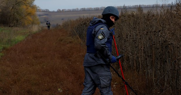 Pátrací tým hledal pohřešované Ukrajince, našel jen kosti a kusy těl: Okupanti zajatce mučili a pálili!