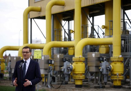 Na snímku je plynové zařízení v kompresorové stanici společnosti Gaz, System v Rembelszczyzně.(27. 4. 2022)