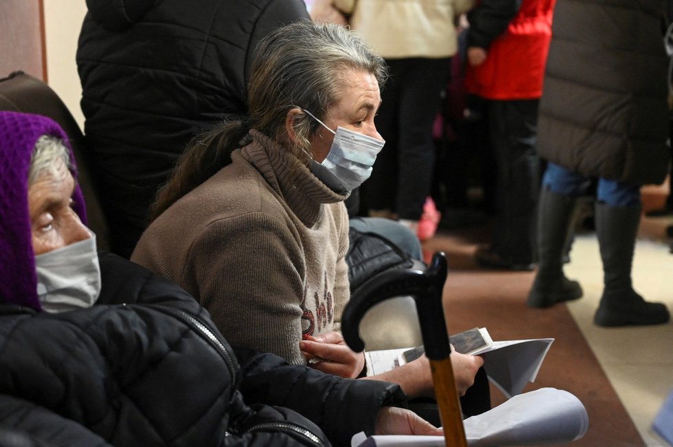 Civilisty na obou stranách konfliktu na Ukrajině čeká nejistá budoucnost (19. 2. 2022)