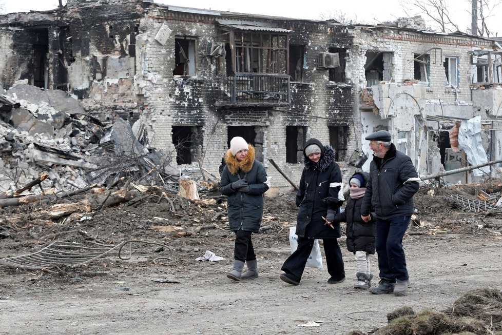 Zničené budovy ve městě Volnovacha v Doněckém regionu.