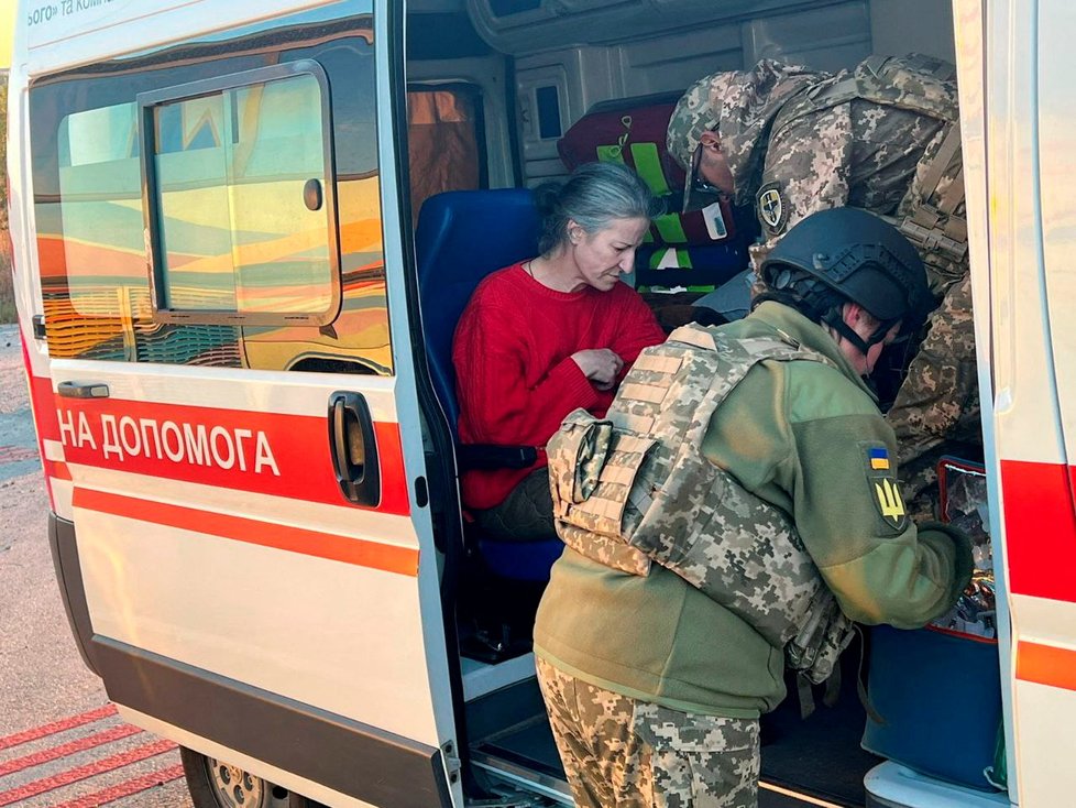 Rusko a Ukrajina si vyměnily 218 zajatců, na Ukrajinu se vrátilo 108 žen. (17. 10. 2022)