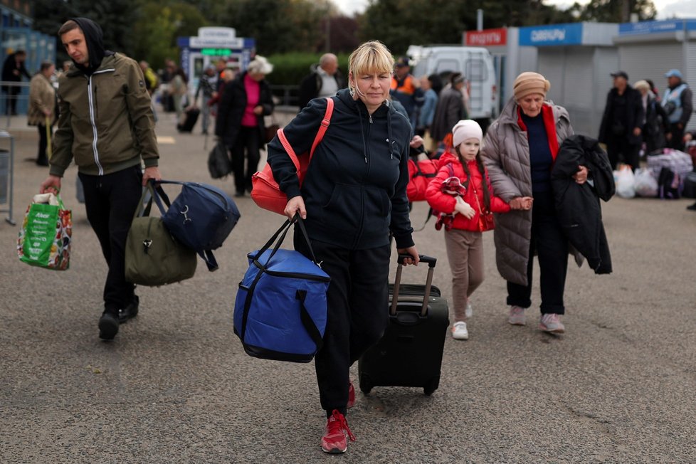 Uprchlíci z Chersonu přijeli do Ruska (25. 10. 2022)