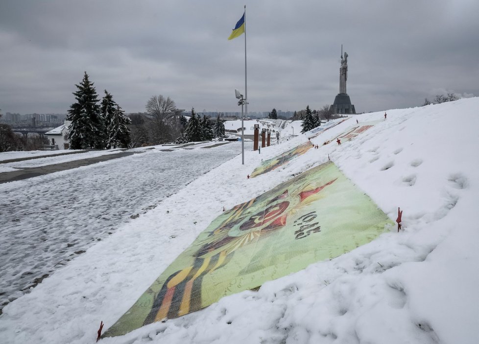 Výstava ruských propagandistických plakátů v Kyjevě (22. 11. 2022)