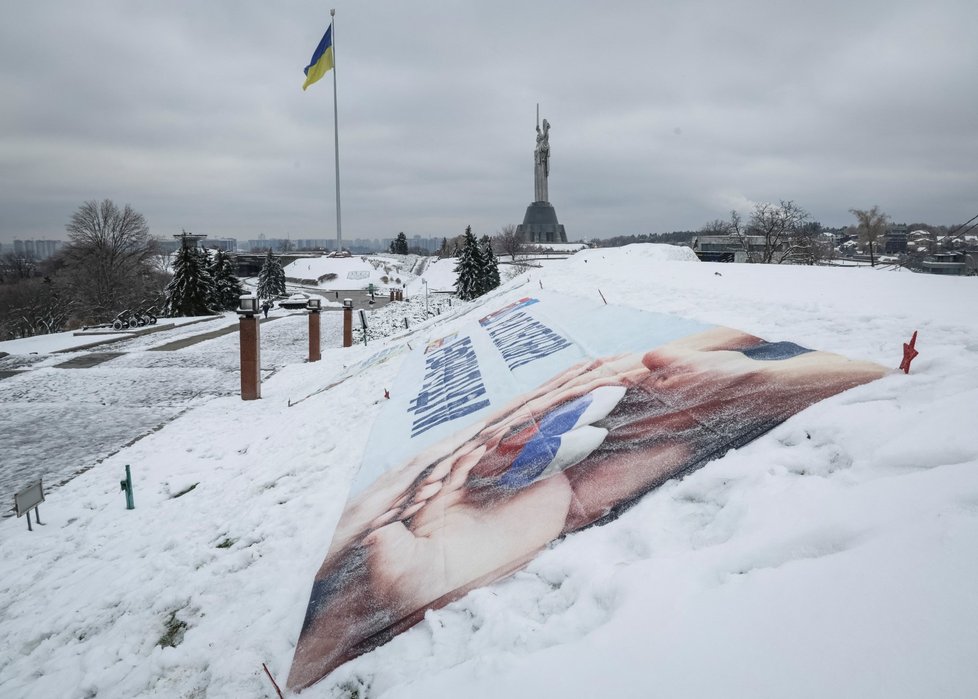 Výstava ruských propagandistických plakátů v Kyjevě (22. 11. 2022)