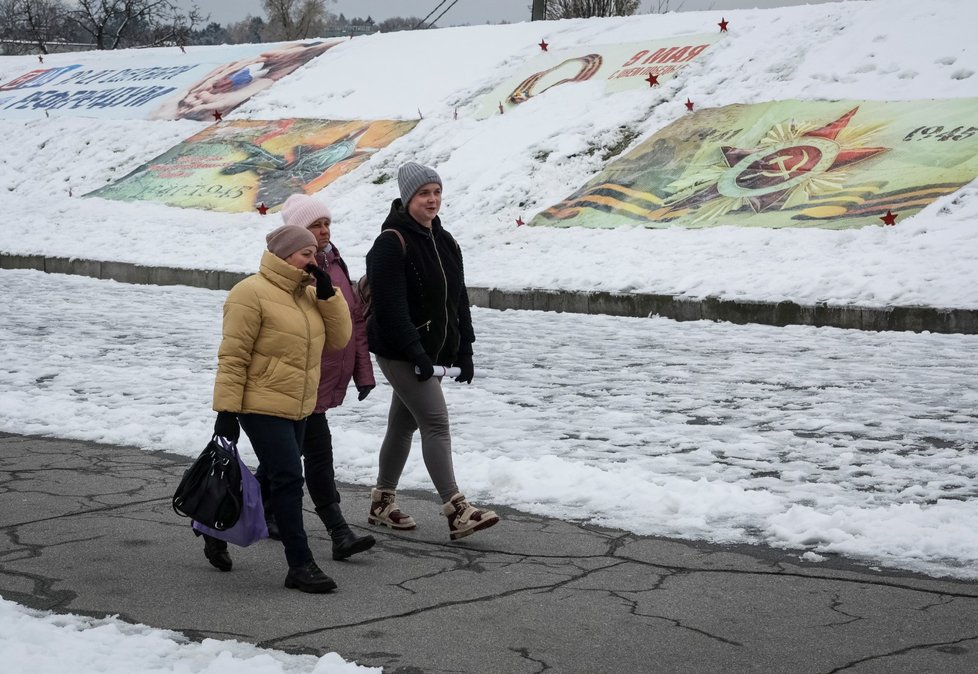 Výstava ruských propagandistických plakátů v Kyjevě (22. 11. 2022)