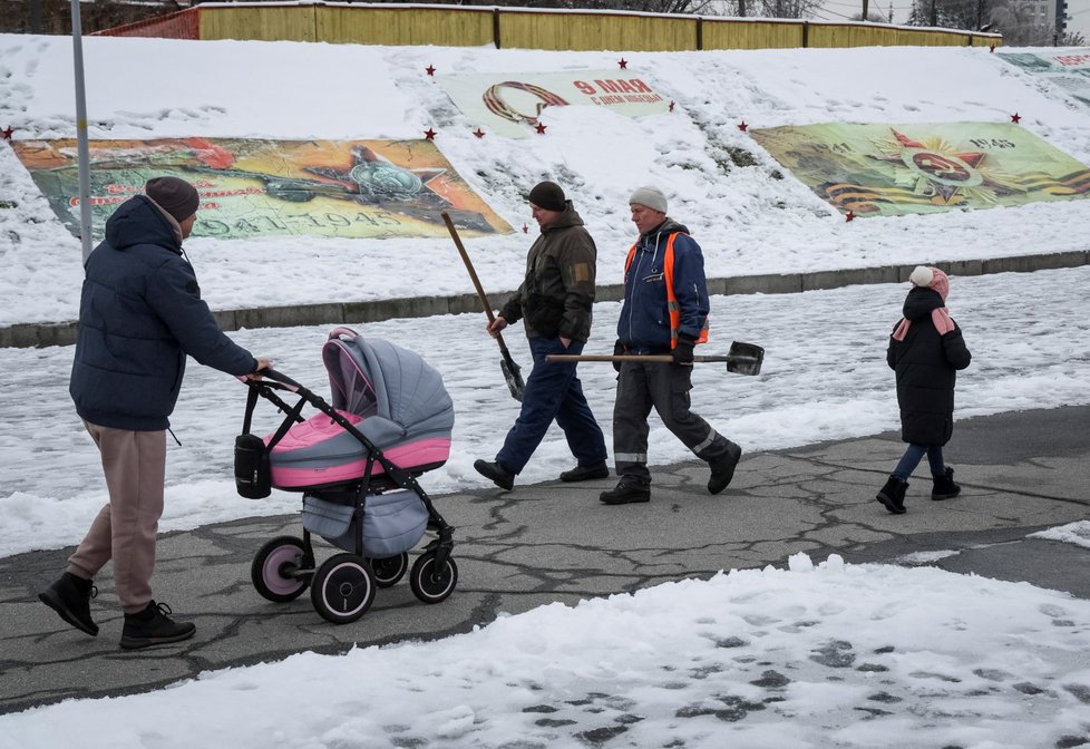 Výstava ruských propagandistických plakátů v Kyjevě (22. 11. 2022)