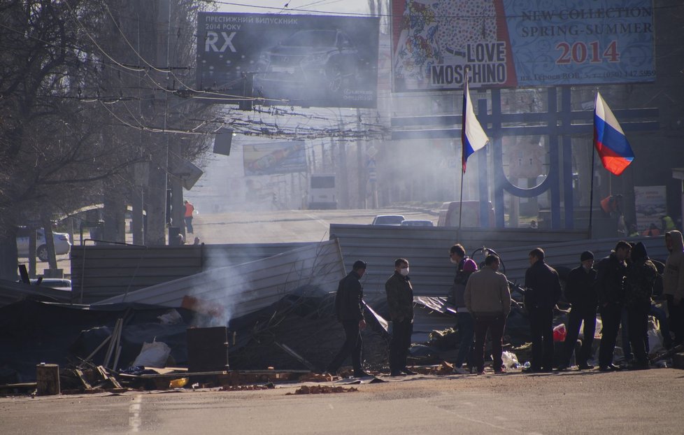 Na východě Ukrajiny proruští aktivisté opět vystavěli barikády